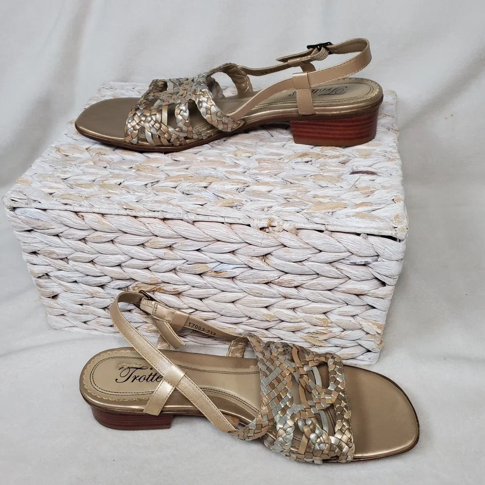 Trotters Metallic Goldwash 3 Toned Weave Leather Sandals Y3K Size 9 Low Heel